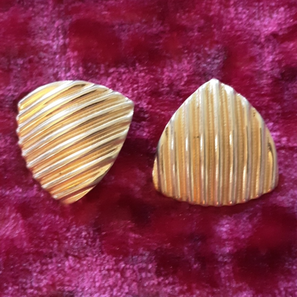 Pair of gold tone metal pierced earrings vintage
